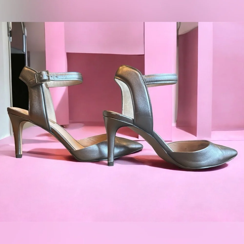 Louise et Cie shoes 7 KOTA PEWTER ANKLE STRAP PUMP Size 7 HEEL 3 1/4”‎